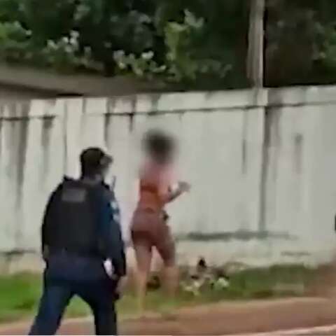 &quot;S&oacute; vi o fac&atilde;o depois&quot;, diz motorista rendido por mulher em surto na Capital