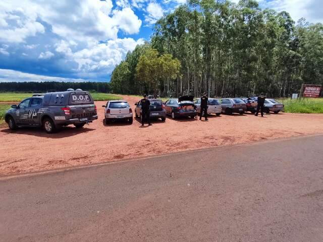 Comboio de 7 carros &eacute; apreendido com R$ 332 mil em contrabando