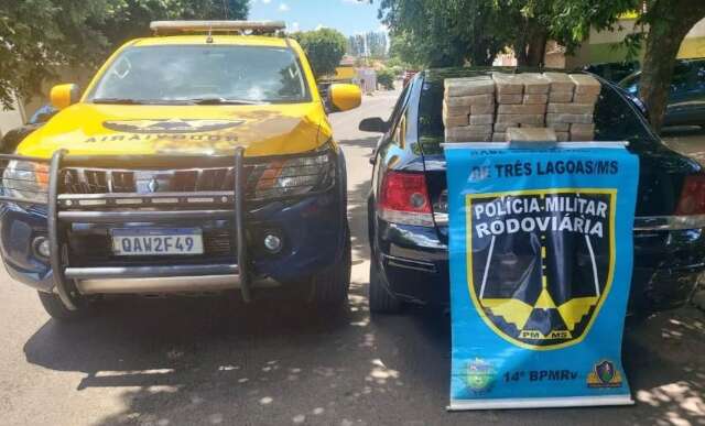 Trio &eacute; preso a caminho do Paran&aacute; com R$ 407 mil em coca&iacute;na 