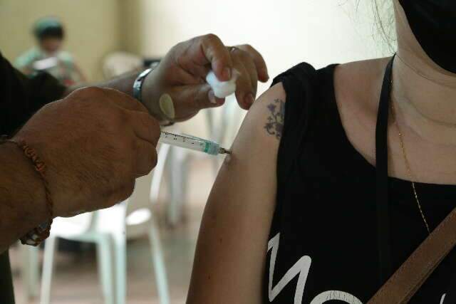 Cerca de 16% do p&uacute;blico-alvo tomou 4&ordf; dose da vacina contra covid na Capital