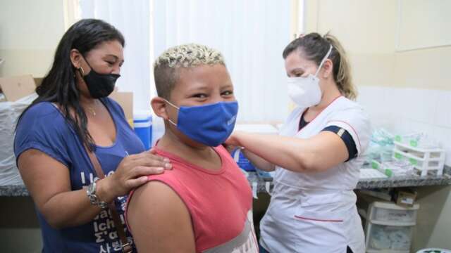 Em Campo Grande, crian&ccedil;as j&aacute; recebem dose da Coronavac