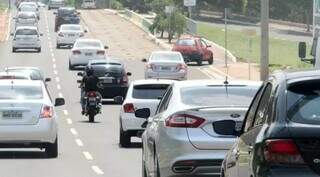 Carros no trânsito de Campo Grande (Foto: Arquivo | Campo Grande News)