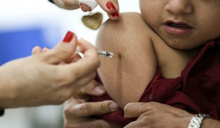 Criança sendo vacinada contra covid-19 em Mato Grosso do Sul. (Foto: Divulgação/SES)