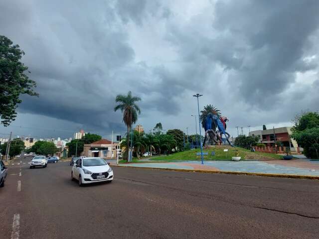 Alerta prev&ecirc; chuvas intensas com ventos de at&eacute; 60 km/h em 75 cidades de MS