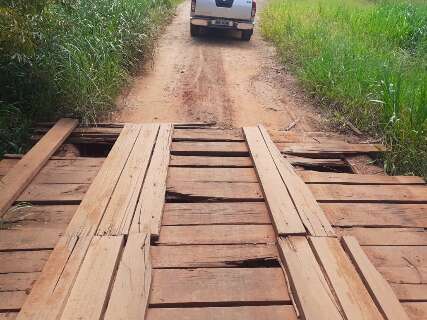 Ponte danificada pela chuva preocupa moradores de zona rural em cidade de MS