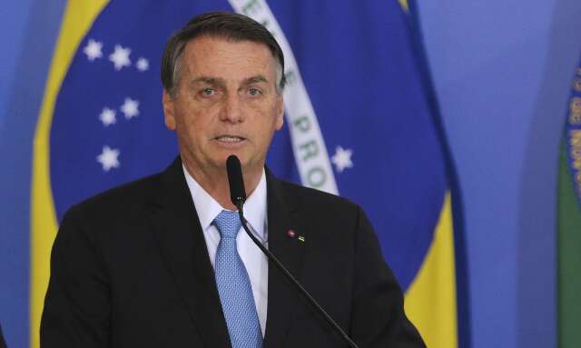 Bolsonaro veta R$ 3,1 bilh&otilde;es e sanciona verba para reajuste de servidor
