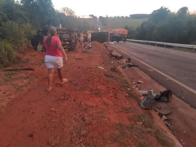 Casal morre em acidente envolvendo 5 ve&iacute;culos na BR-163; pol&iacute;cia apura a causa
