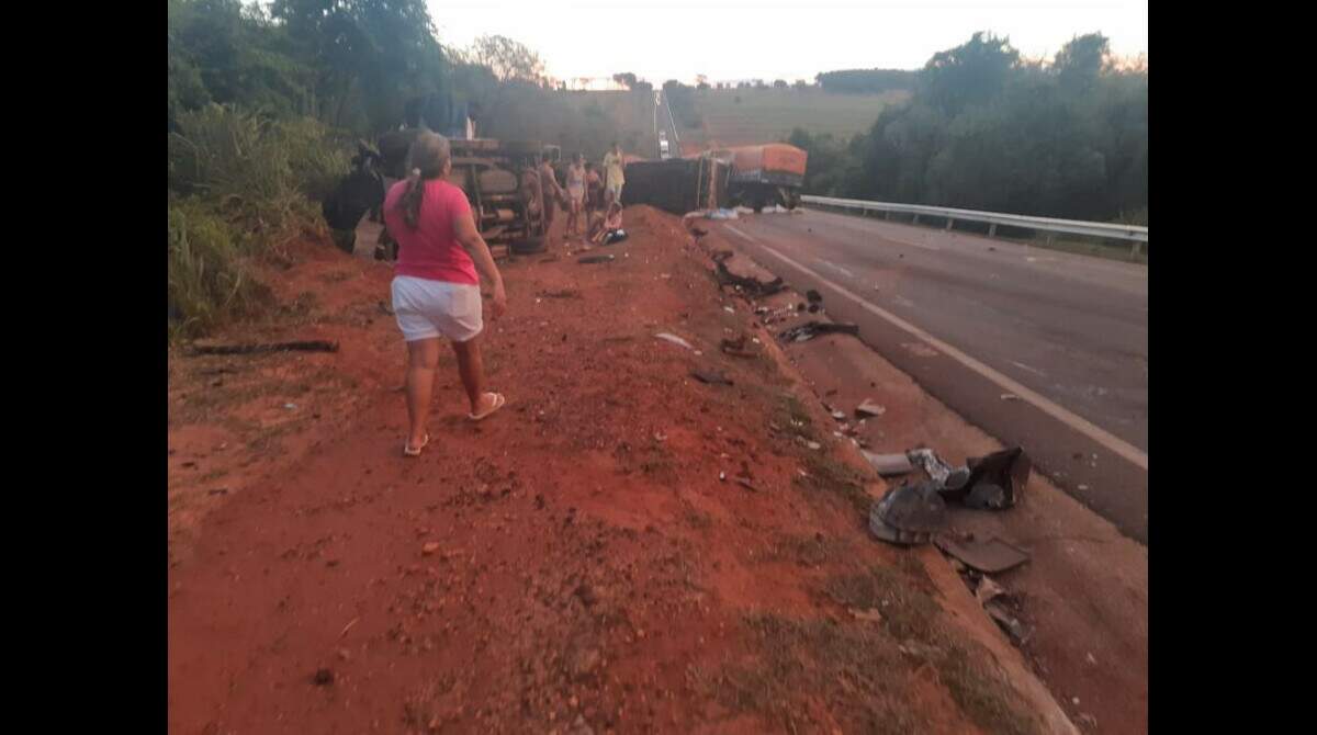 Casal morre em acidente após motorista bater em árvore e carro se partir ao  meio em rodovia de MT, Mato Grosso