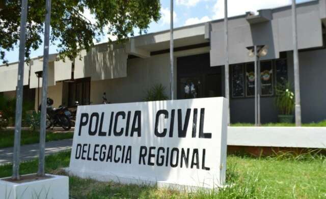 Preso oferece dinheiro para agente &quot;fazer uns corres&quot; e acaba detido com celular