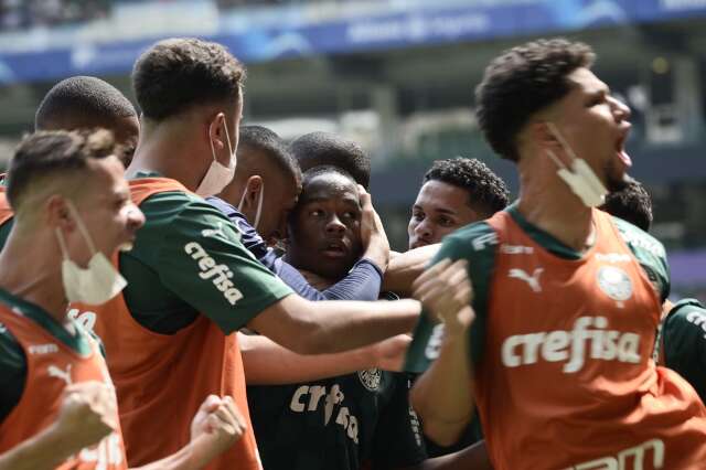 Palmeiras vence Santos por 4 a 0 e conquista Copa S&atilde;o Paulo pela primeira vez