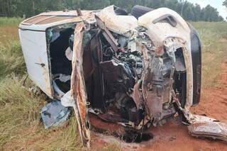 Estado dos veículos após colisão indica que camionete estaria em alta velocidade. (Foto: Rio Pardo News)