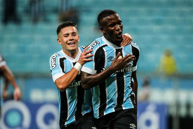 Com gols de Elias Manoel e elenco de novatos, Gr&ecirc;mio vence o Caxias por 2 a 0