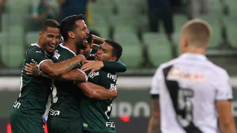 Palmeiras domina duelo e atropela Ponte Preta por 3 a 0