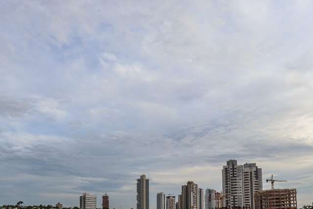 Frente fria chega ao Estado com chuva e m&aacute;xima ser&aacute; de 33&ordm;C