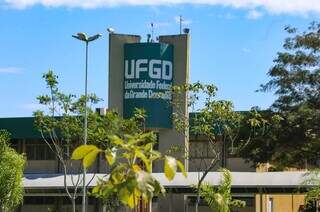 Sede da Universidade Federal da Grande Dourados, que vai exigir passaporte da vacina. (Foto: Franz Mendes)