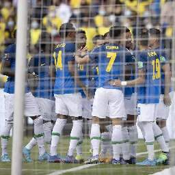 Brasil fica no empate com Equador em jogo marcado por expulsões