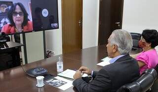 Reunião virtual entre a ministra Damares e o governador Reinaldo Azambuja (Foto: Divulgação)