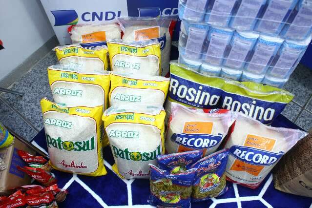 Campanha arrecada 500 kg de alimentos e roupas para fam&iacute;lias de baixa renda
