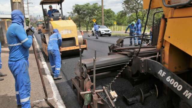 Mais de 20 vias de Campo Grande recebem opera&ccedil;&atilde;o tapa-buraco neste s&aacute;bado