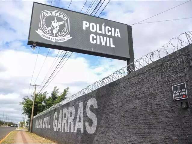 Homem se passa por funcion&aacute;rio, abastece carro de gra&ccedil;a e &eacute; preso 