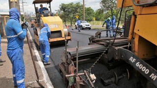 Tapa-buraco é realizado por equipes da prefeitura e empresas contratadas. (Foto: Divulgação/PMCG)