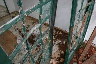A 100 metros de espancamento, homem destr&oacute;i casa e atrai aten&ccedil;&atilde;o da PM