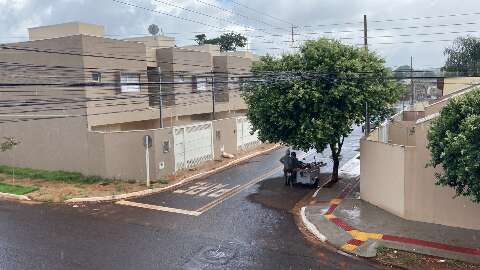 Com dois alertas de temporal neste sábado, Campo Grande registra chuva 