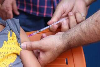 A vacinação pediátrica começou em Campo Grande este ano (Foto: Arquivo/Henrique Kawaminami)