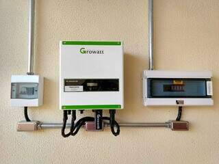 O inversor é o responsável por converter a energia gerada pelas placas (corrente continua) para energia da rede (corrente alternada). (Foto:Divulgação)