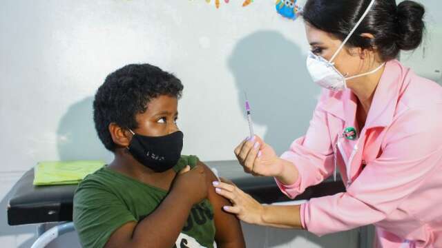 Capital abre a semana com vacina para crianças, adolescentes e adultos
