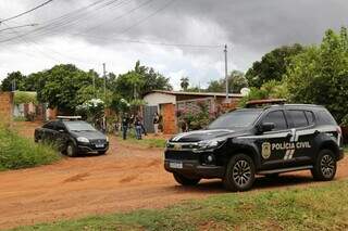 Equipes das polícias Civil e Militar fizeram buscas na região onde familiares do foragido moram. (Foto: Paulo Francis)