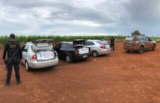 DOF e três carros apreendidos em bloqueio policial. (Foto: Divulgação)