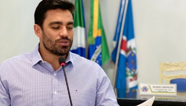 C&acirc;mara recua sobre afastamento e suspende vereador que agrediu noiva