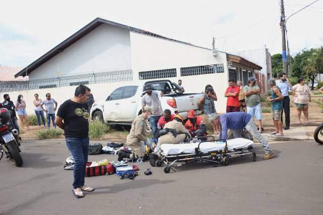 Motociclista &eacute; reanimado por 6 minutos ap&oacute;s atingir ve&iacute;culo em cruzamento 