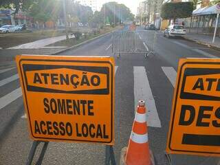Placa indicando trecho em obras na Capital (Foto: Marcos Maluf | Arquivo)