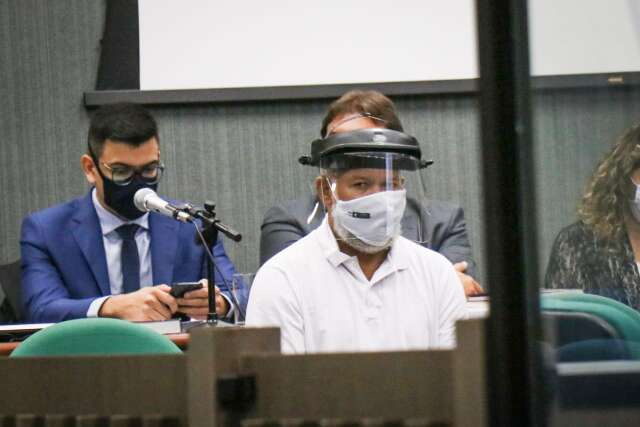 No 1&ordm; j&uacute;ri do ano, &quot;Pedreiro Assassino&quot; &eacute; levado ao banco dos r&eacute;us na Capital