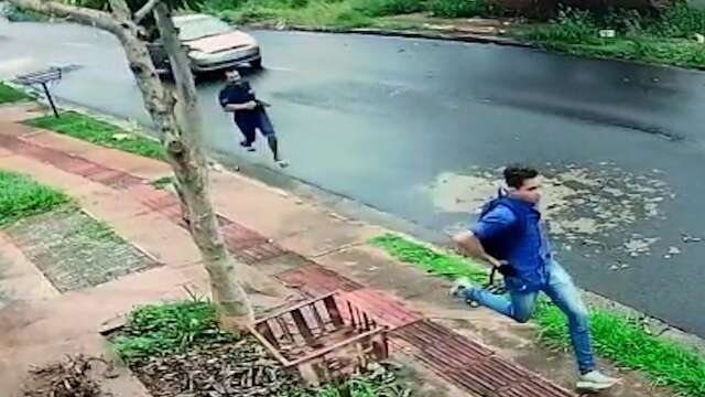 Jovem consegue fugir a p&eacute; de assaltantes em carro no Jardim Montevideu