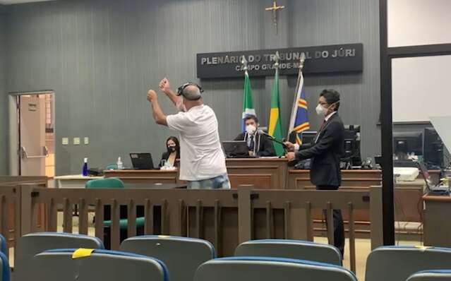 &quot;Pedreiro Assassino&quot; demonstra como matou v&iacute;tima e alega que foi leg&iacute;tima defesa