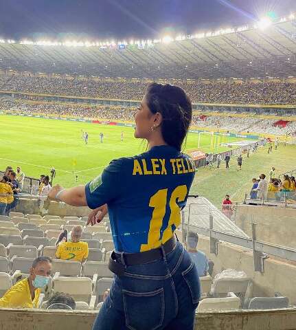 Cantora de MS hoje vive na Inglaterra com namorado da Sele&ccedil;&atilde;o Brasileira