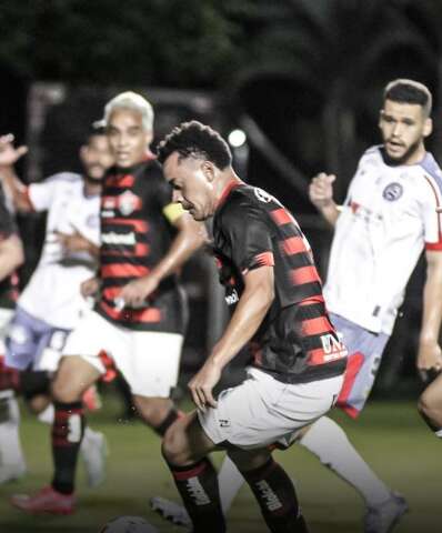Cl&aacute;ssico entre Vit&oacute;ria e Bahia termina empatado em 1 a 1