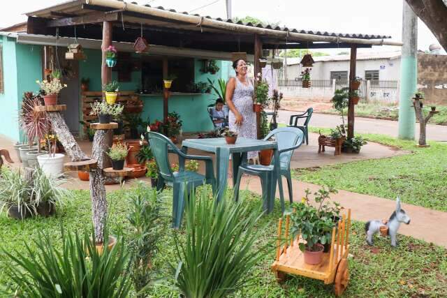 Em ponto de &aacute;gua de coco, freguesia se apaixona pelo jardim caprichado 