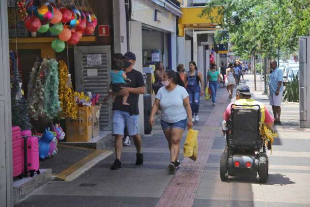 Campo-grandense j&aacute; prev&ecirc; consumir menos em 2022, mostra pesquisa