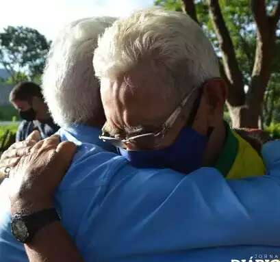 Ele achou que irm&atilde;o tinha morrido, mas abra&ccedil;o veio ap&oacute;s 70 anos 