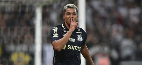 Santos vence o Corinthians de virada, com 2 gols de Marcos Leonardo 