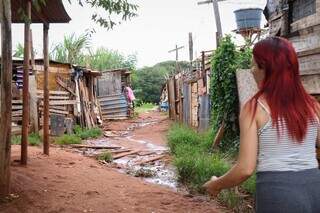 Alerta de chuva forte preocupa favela em que morro amea&ccedil;a desabar 