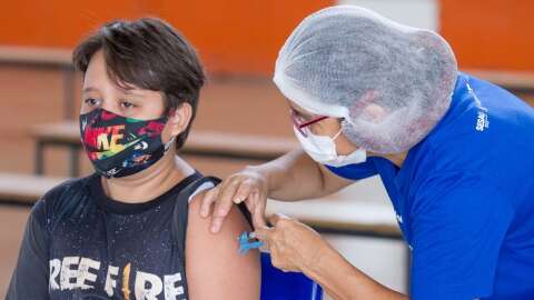 Três escolas da Capital recebem campanha de vacinação contra covid