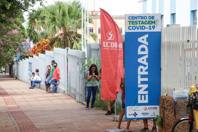 Procura por testes continua alta, mas Capital registra queda nos exames feitos