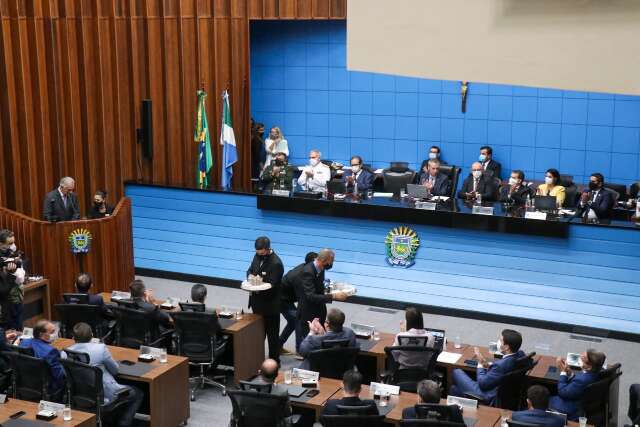 Deputados votam cria&ccedil;&atilde;o de semana estadual e declara&ccedil;&atilde;o de utilidade p&uacute;blica