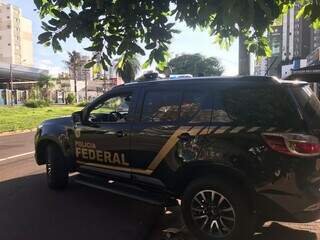 Policiais federais na frente de Centro Empresarial na Afonso Pena. (Foto: Divulgação)