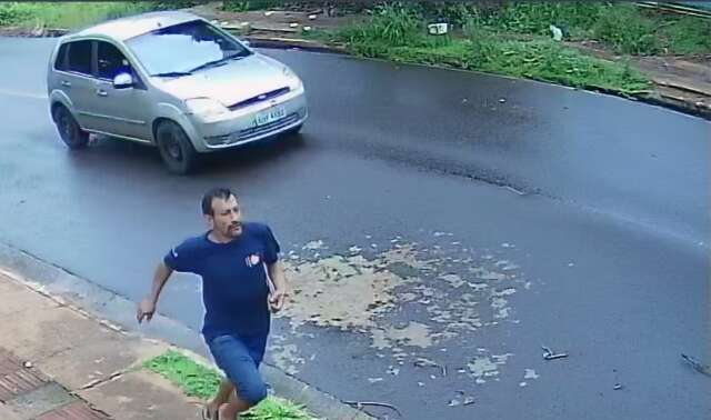 Dupla envolvida em roubos a estudantes &eacute; presa e pol&iacute;cia ca&ccedil;a 3&ordm; assaltante 